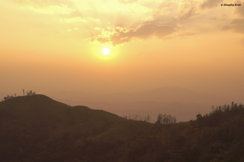 Sunset at the viewpoint, Bhattara Mane, KumaraParvatha trail, ShoePenLens, ShwethaKrish, mountains, trekking, Western Ghats
